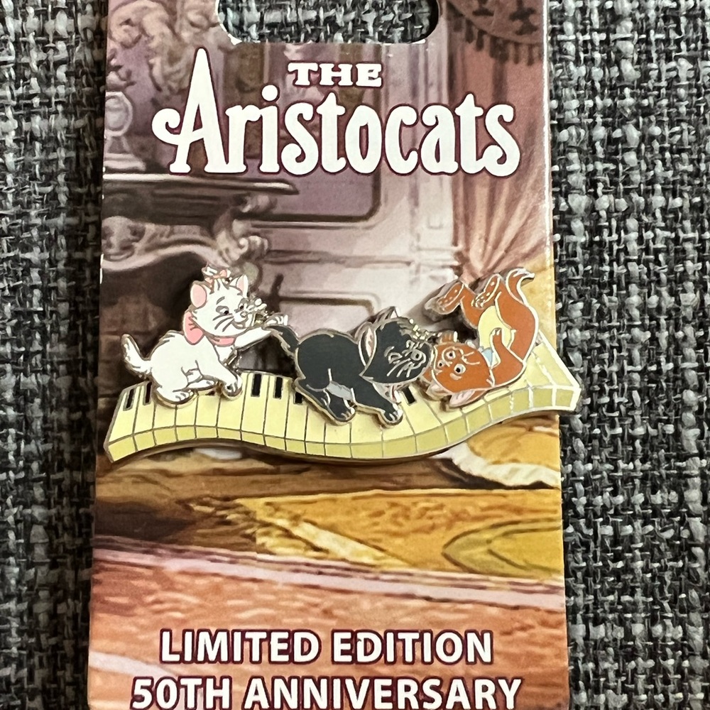🖤2 for $63🖤 Disney Limited edition Aristocats Pin